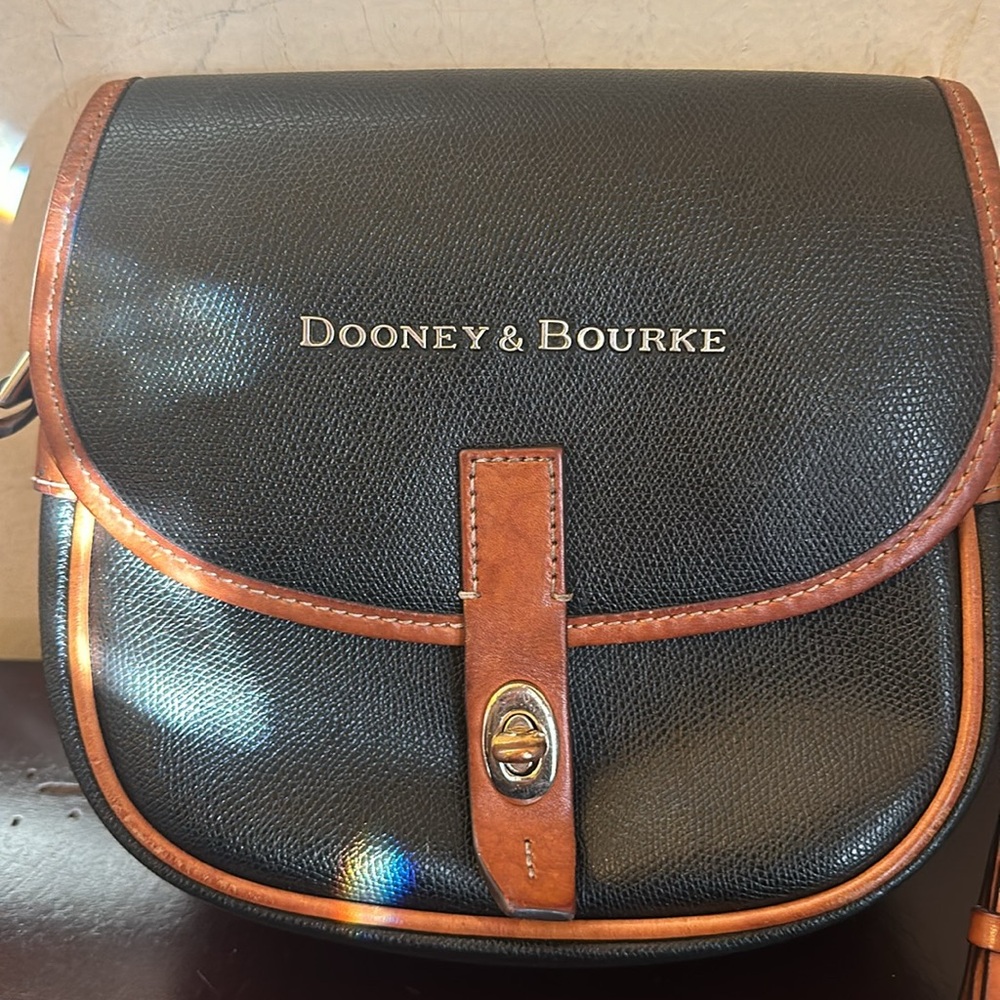 Dooney and Burke long strap bag - Picture 4 of 4